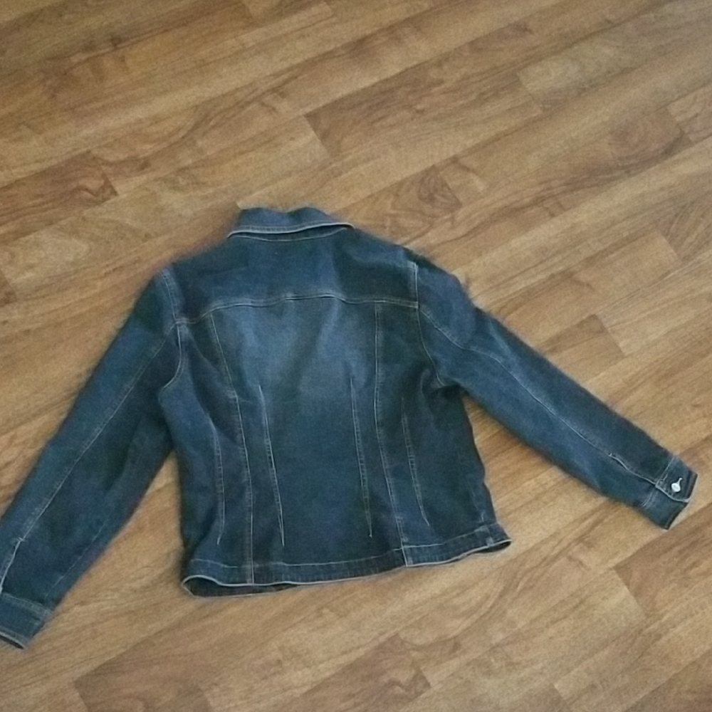 Ami Blue Jean Jacket Cropped Style - Picture 6 of 7